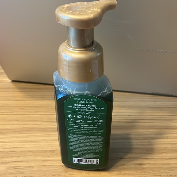 Bath & Body Works Gentle Foaming Hand Soap. Vanilla Bean Noel. - Picture 2 of 2
